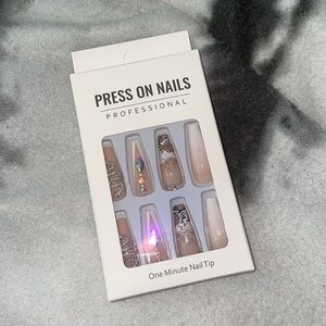 Press on nails simple glam